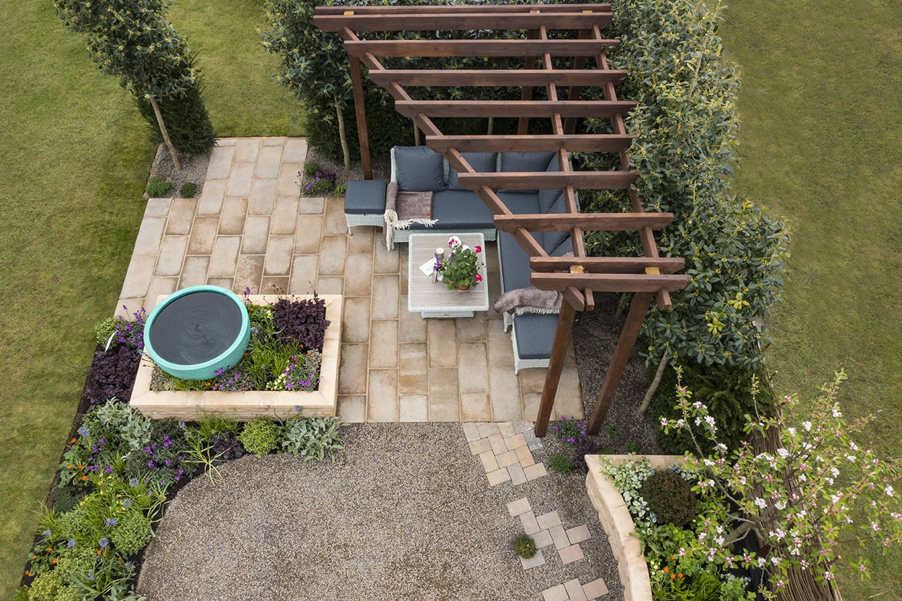 Designer Melissa Morton created this unusual triangular pergola