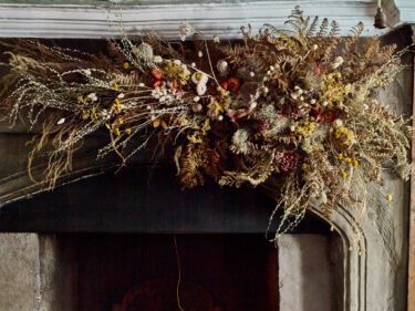 Mantelpiece decoration for Christmas using florals