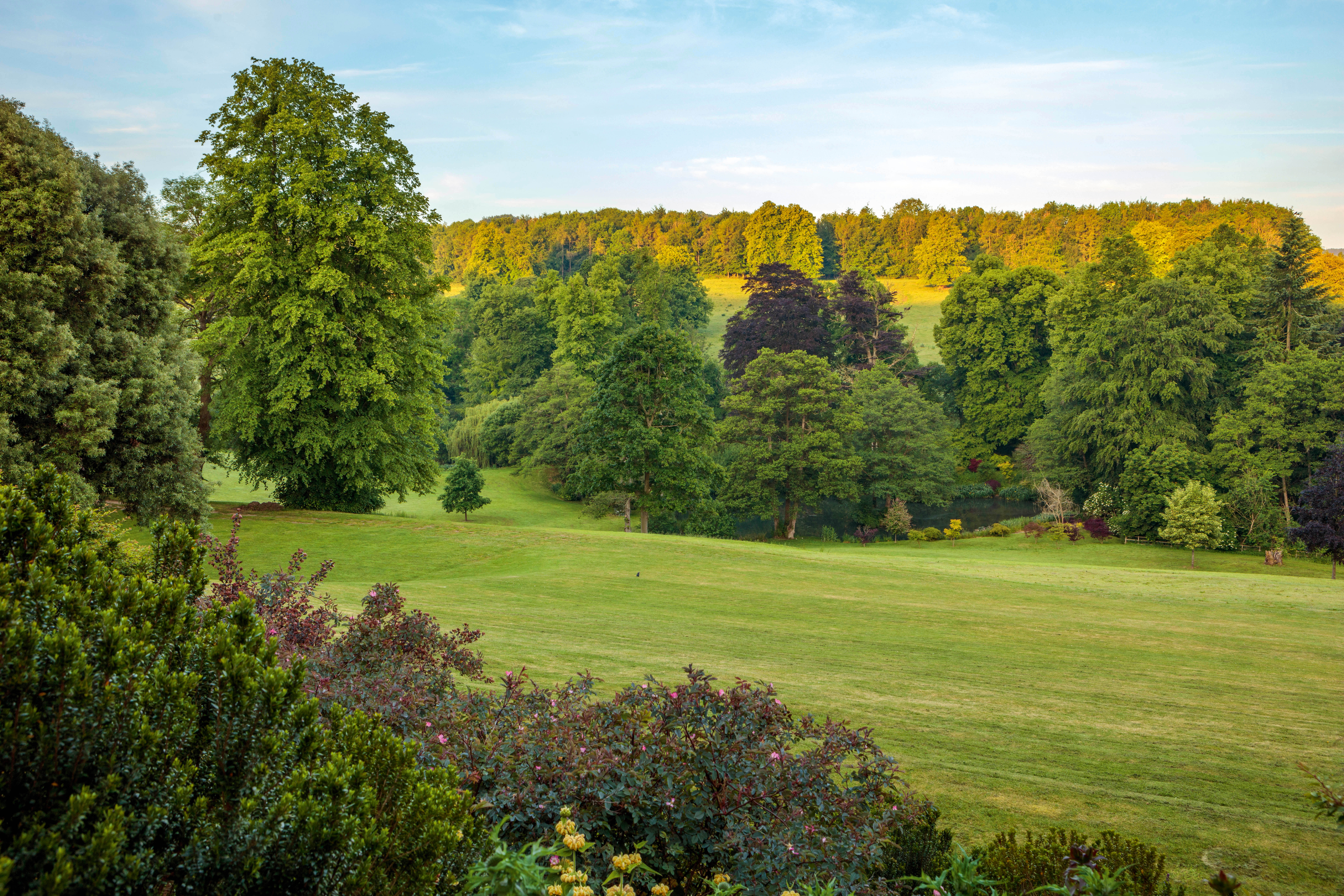 Dowdeswell Court gardens