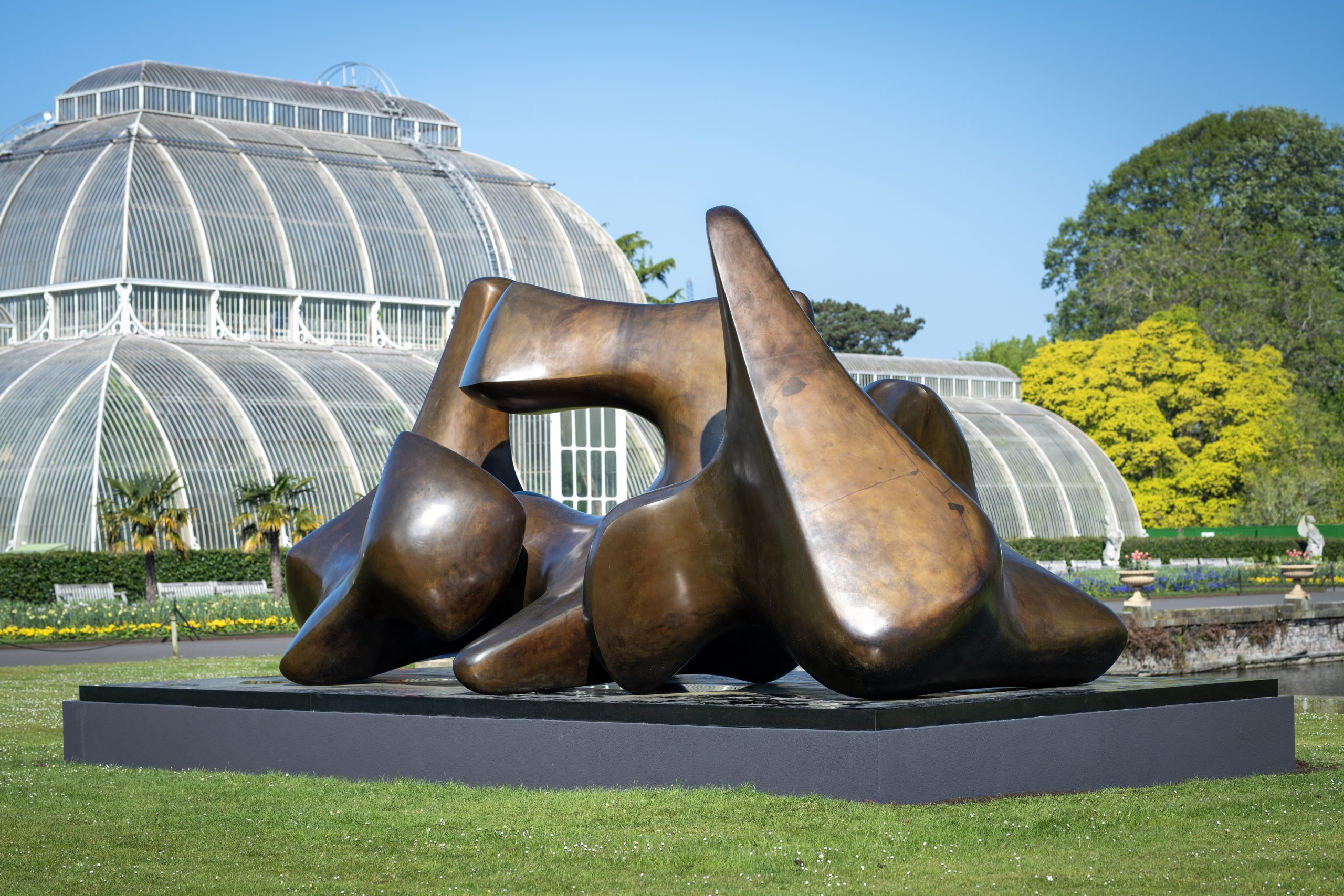 Henry Moore: Monumental Nature at Kew Gardens