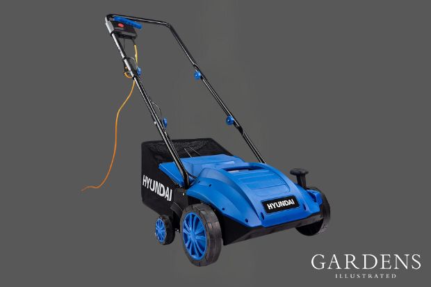 Hyundai 1500w 32cm Electric Lawn Scarifier Aerator on a grey background