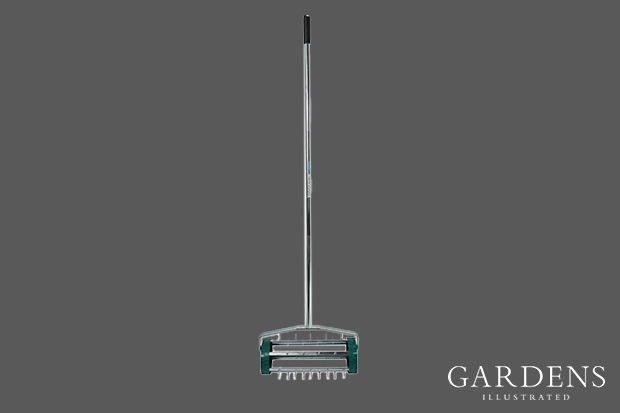 Long handled lawn aerator