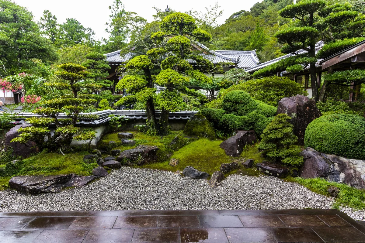 Enkoji is a Shingon Buddhist temple, famous for its pond garden and stone garden Japanese garden