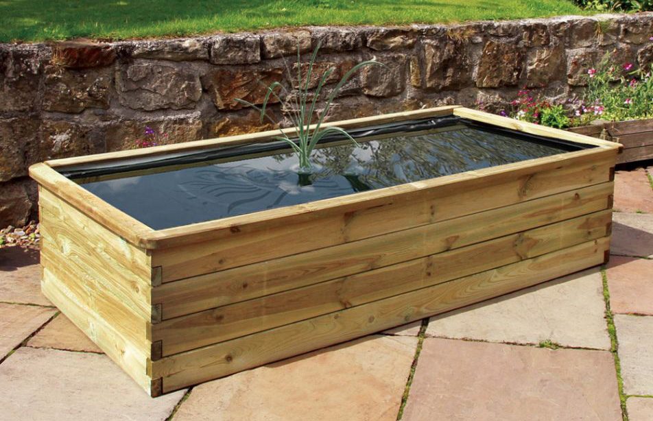 Zest Aquatic Planter on a patio