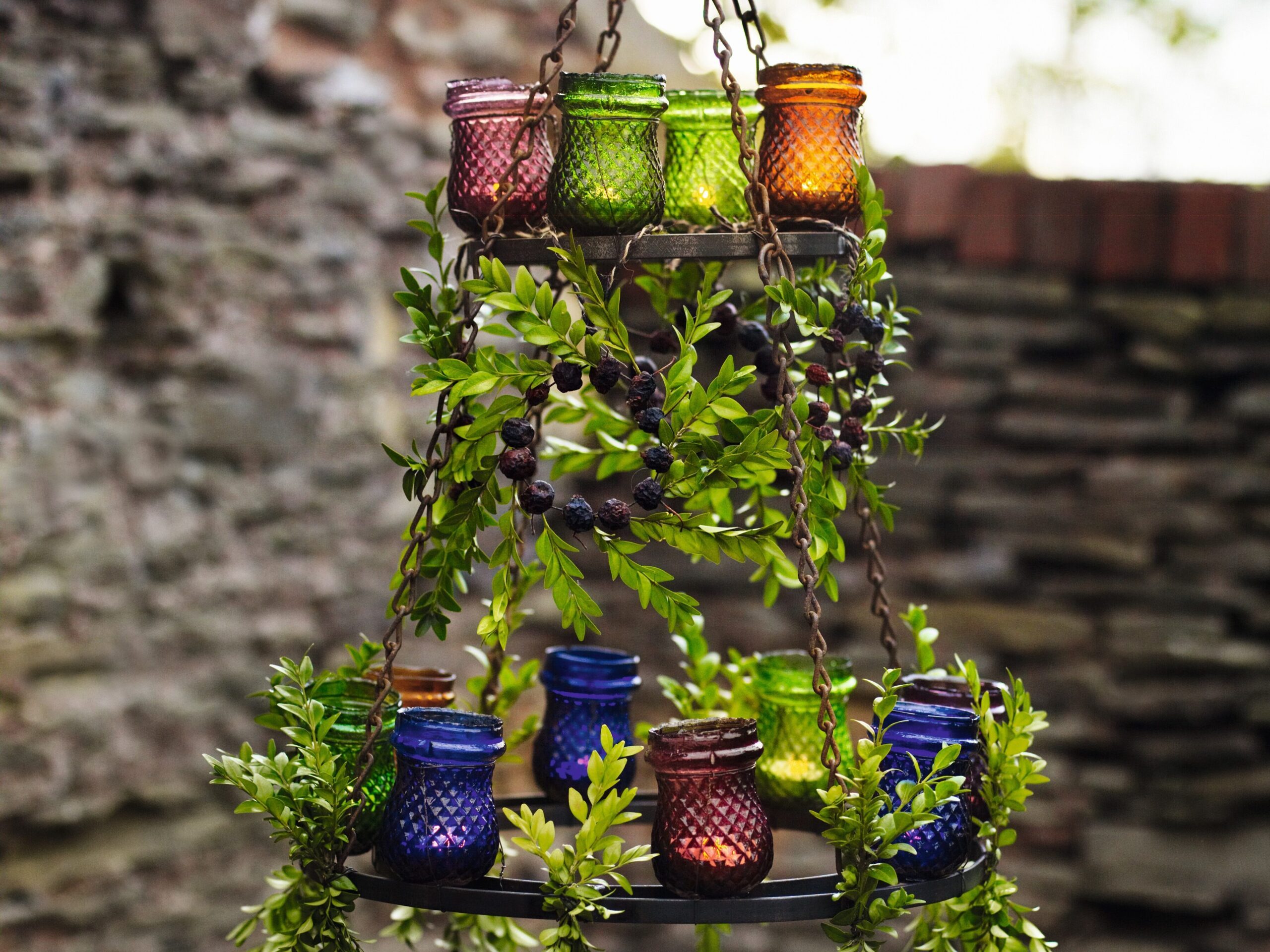 Garden chandelier for Christmas using natural materials 