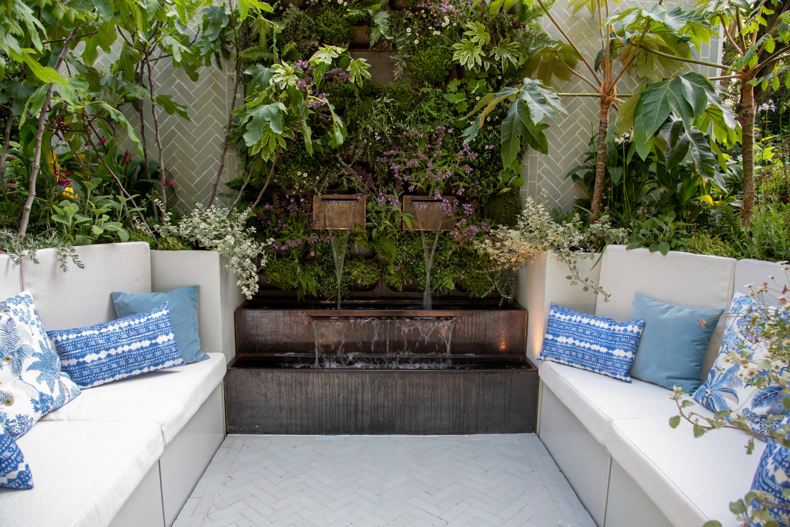 The Anywhere Courtyard at RHS Chelsea Flower Show. Designed by Elisabeth Wright-McCalla. Container Garden