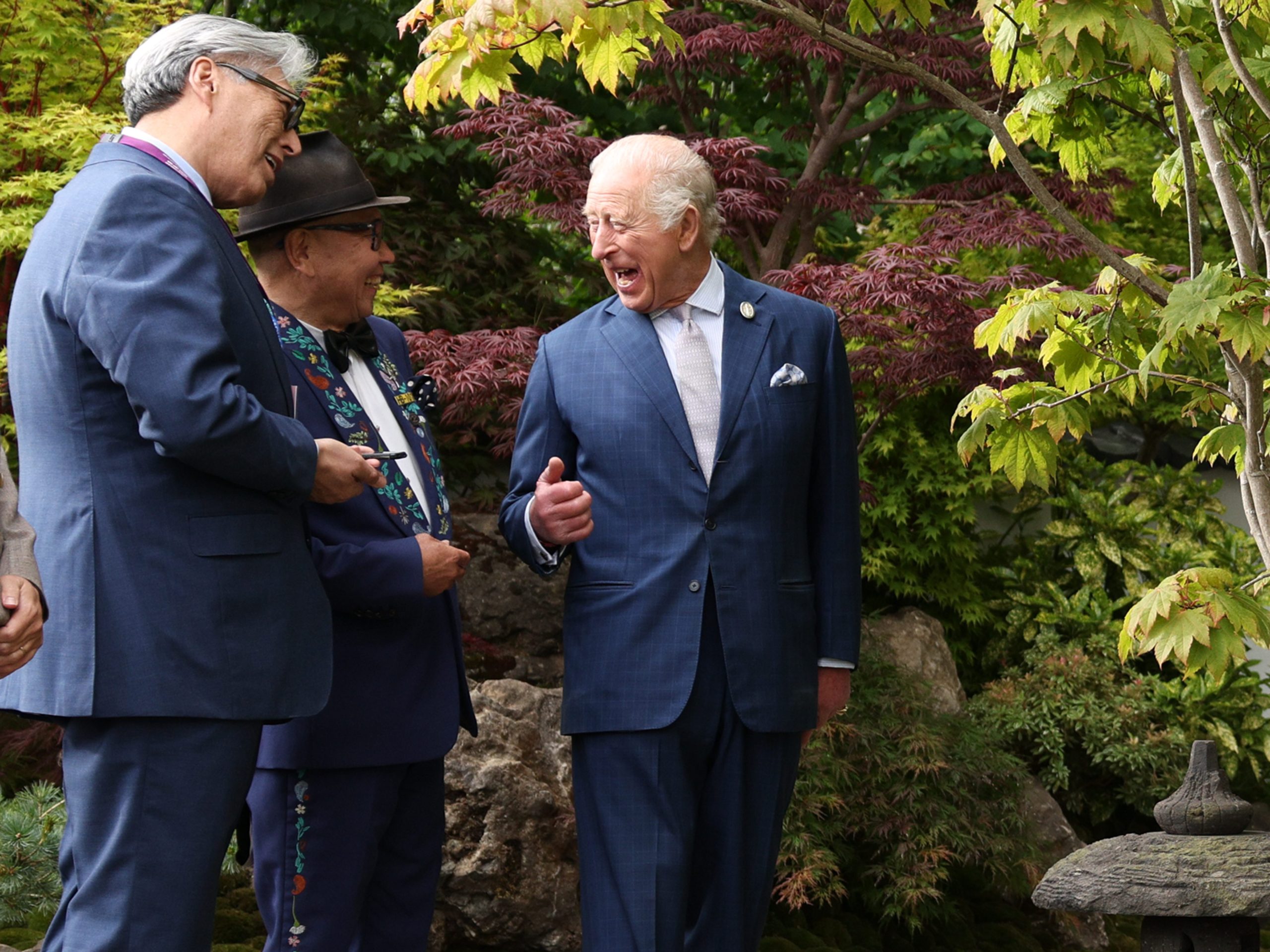 King Charles III (R) laughs as he talks with designer Kazuyuki Ishihara in the Tokonoma Garden - Sanumaya no Niwa at 2026 RHS Chelsea Flower Show © Adrian Dennis - WPA Pool/Getty Images