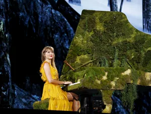 Night One Of Taylor Swift | The Eras Tour - Los Angeles, CA Taylor Swift performs onstage during "Taylor Swift | The Eras Tour" at SoFi Stadium on August 03, 2023 in Inglewood, California. © Emma McIntyre/TAS23/Getty Images for TAS Rights Management