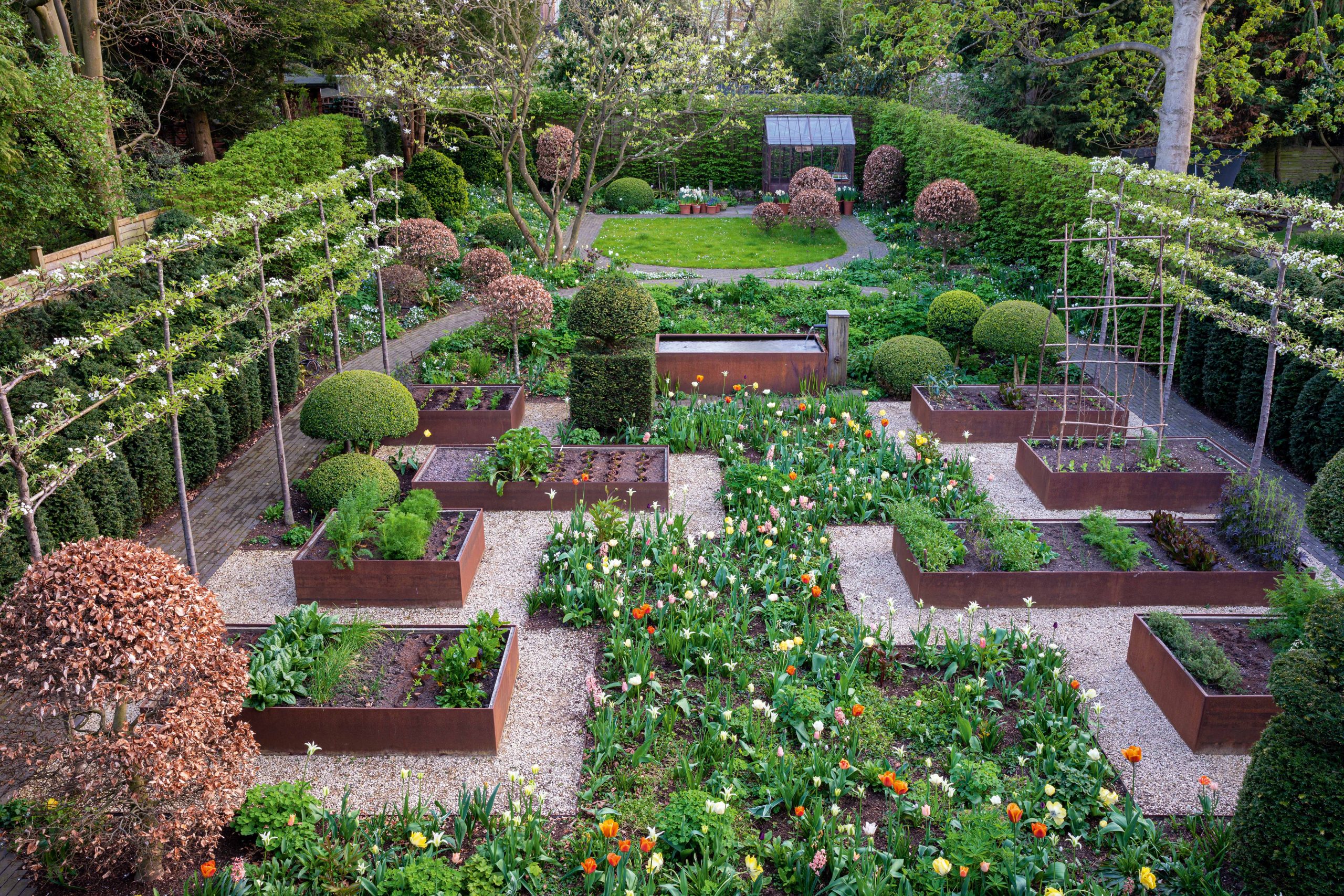A small north London garden by Arne Maynard