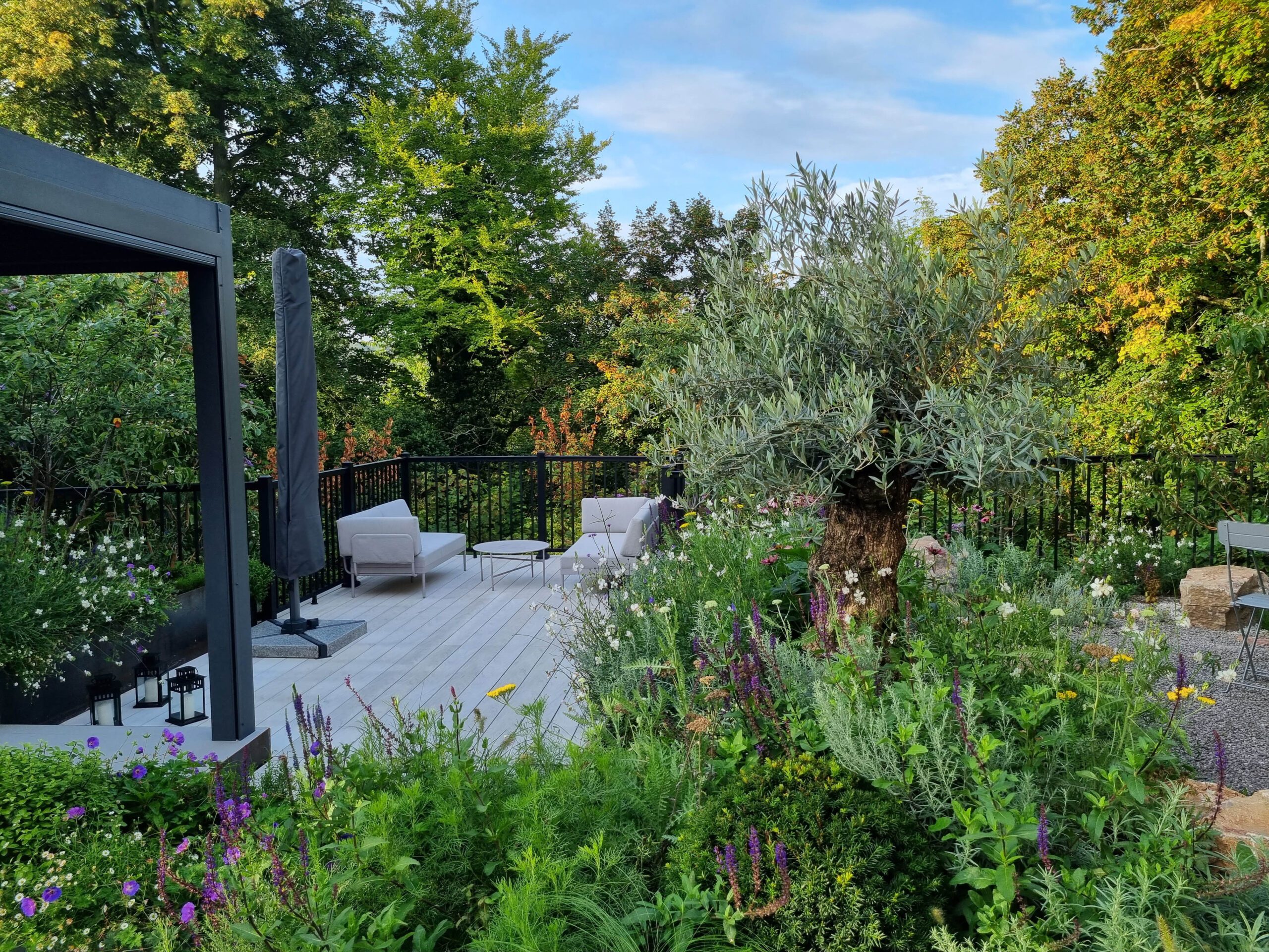 Treetop garden in Berkshire designed by Adam Vetere