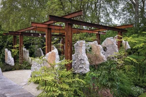 Press-Chelsea2023_H8A0089-2_May 21, 2023_preview Garden with ferns and sculpture