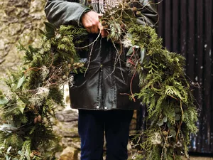 A huge Christmas wreath using natural materials from the garden © Andrew Montgomery A huge Christmas wreath using natural materials from the garden © Andrew Montgomery