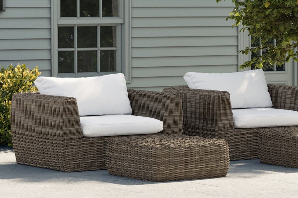 SKALA XL ARM CHAIR on a patio