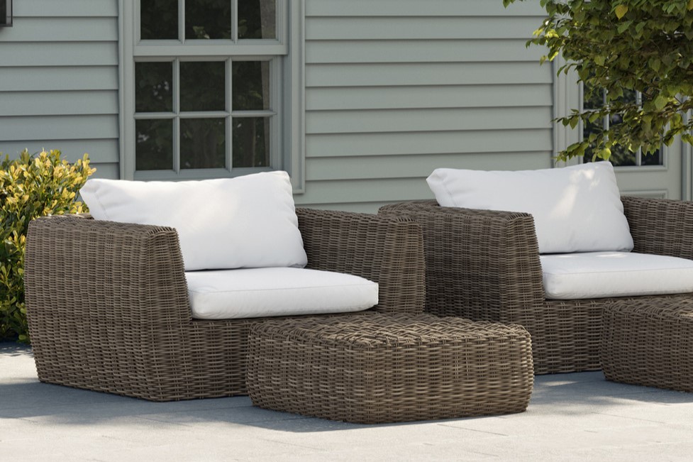 SKALA XL ARM CHAIR on a patio