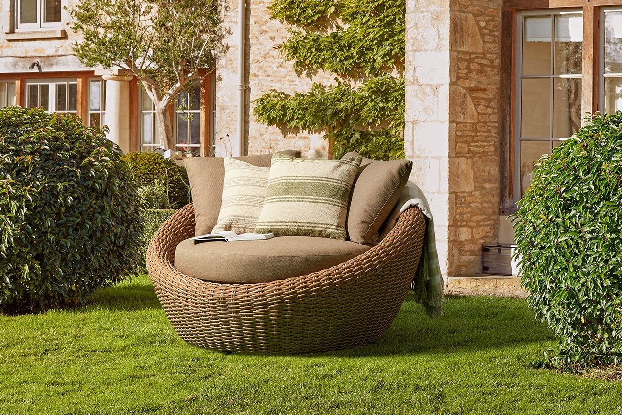 Moda Eden Lounger on a lawn