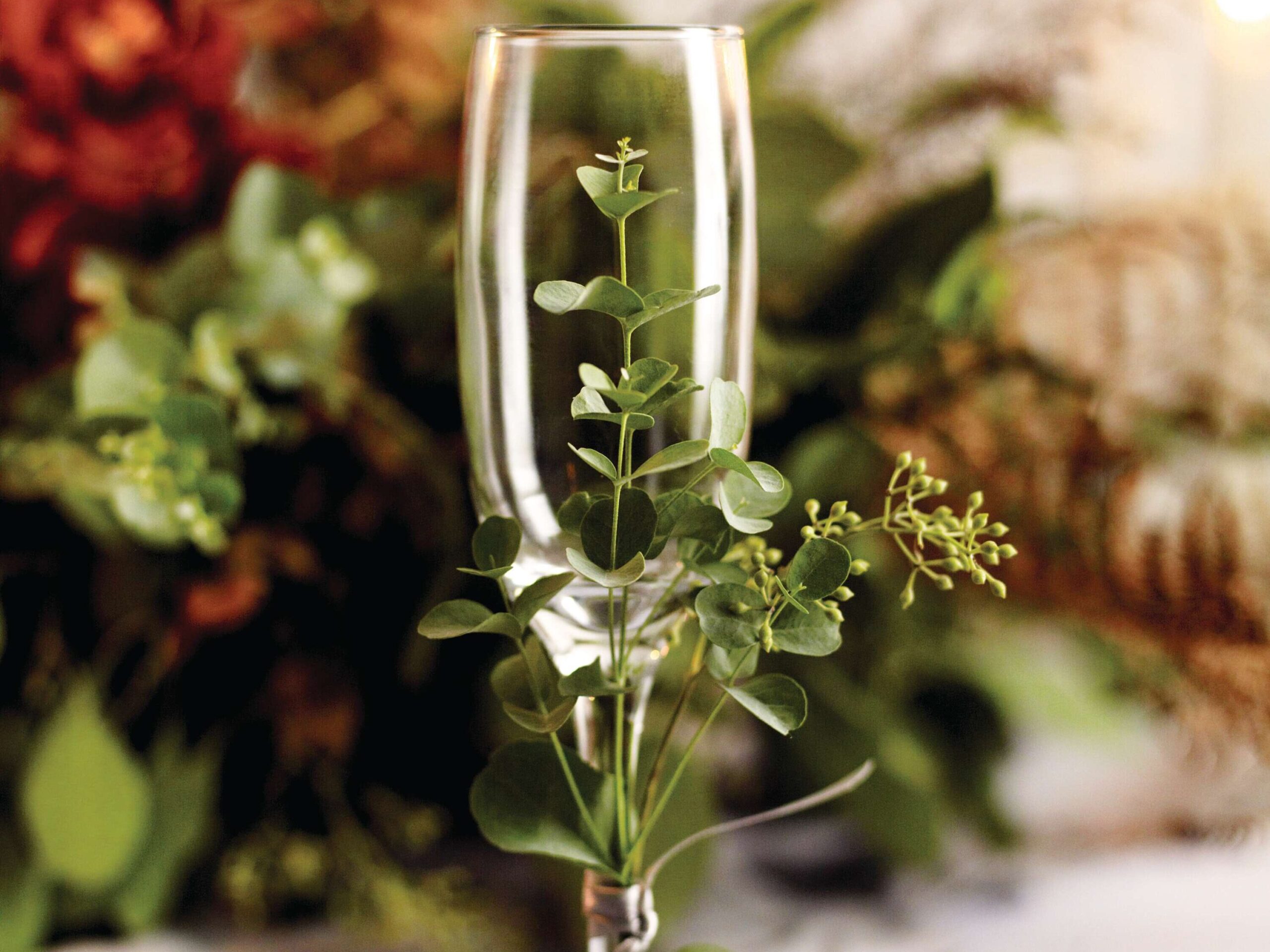 Table decorations with natural materials for Christmas
