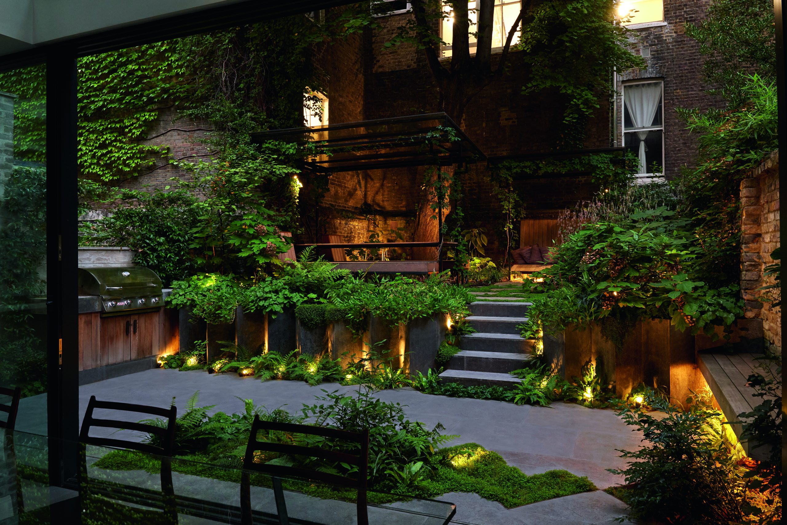 London garden designed by Adolfo Harrison