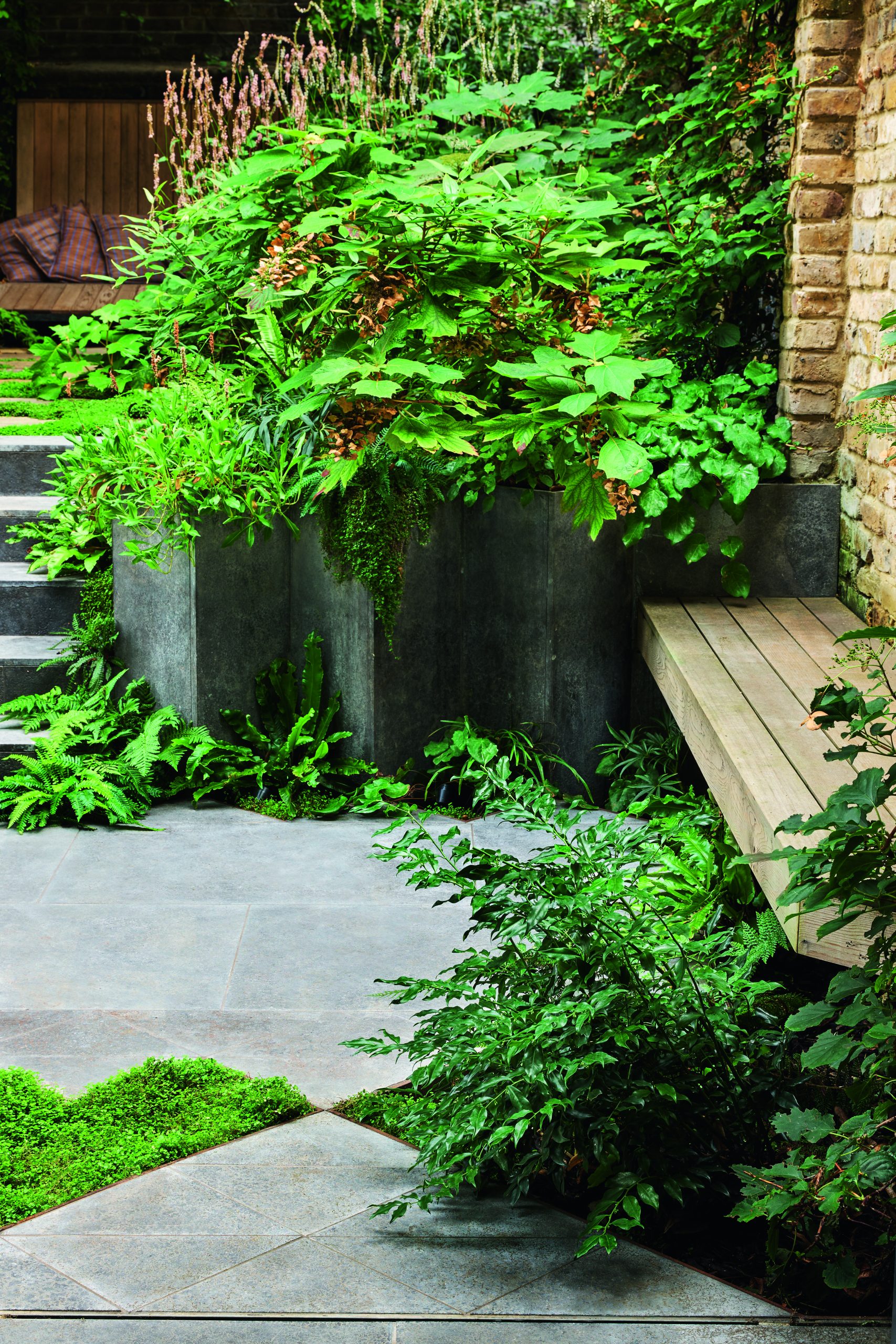 London garden designed by Adolfo Harrison