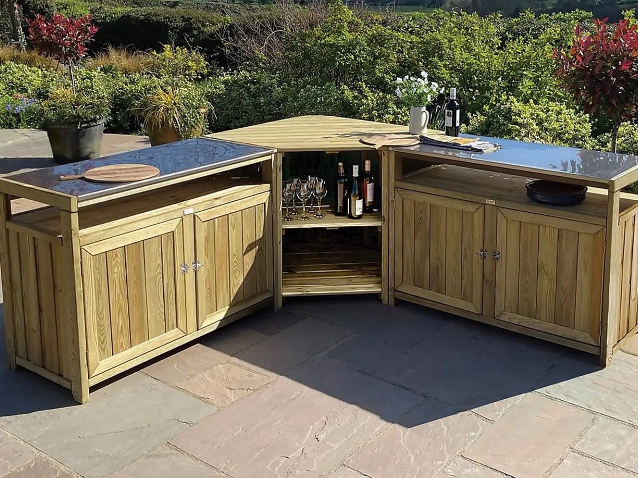 Outdoor kitchen