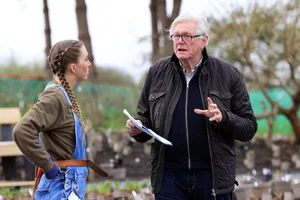 Piet Oudolf and team member at the Glasshouse borders at RHS Wisley © Piet Oudolf and team member at the Glasshouse borders at RHS Wisley ©