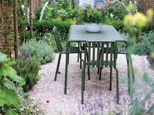 A Whitstable garden designed by Farlam & Chandler, featuring Hay Palissade furniture A Whitstable garden designed by Farlam & Chandler, featuring Hay Palissade furniture