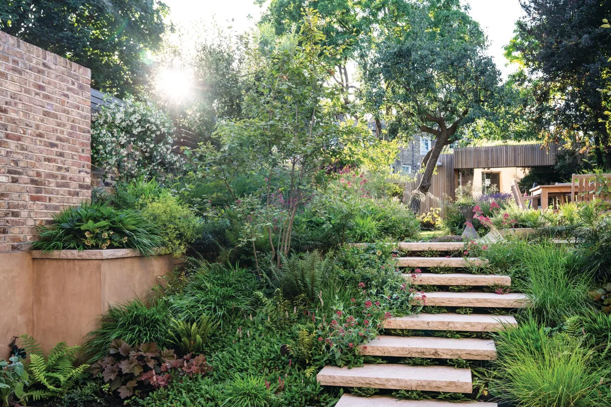 Lulu Roper-Caldbeck sloping garden design Lulu Roper-Caldbeck sloping garden design