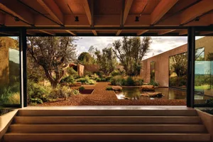 ROSEBANK HIGH HAVEN HiAvens Steps leading up to a window looking out onto a drought tolerant garden