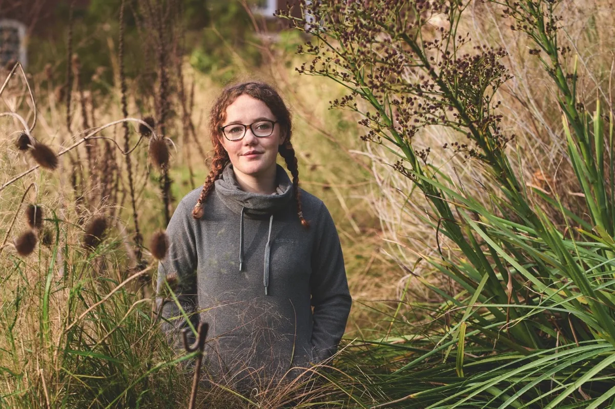 Screenshot Woman stood in garden