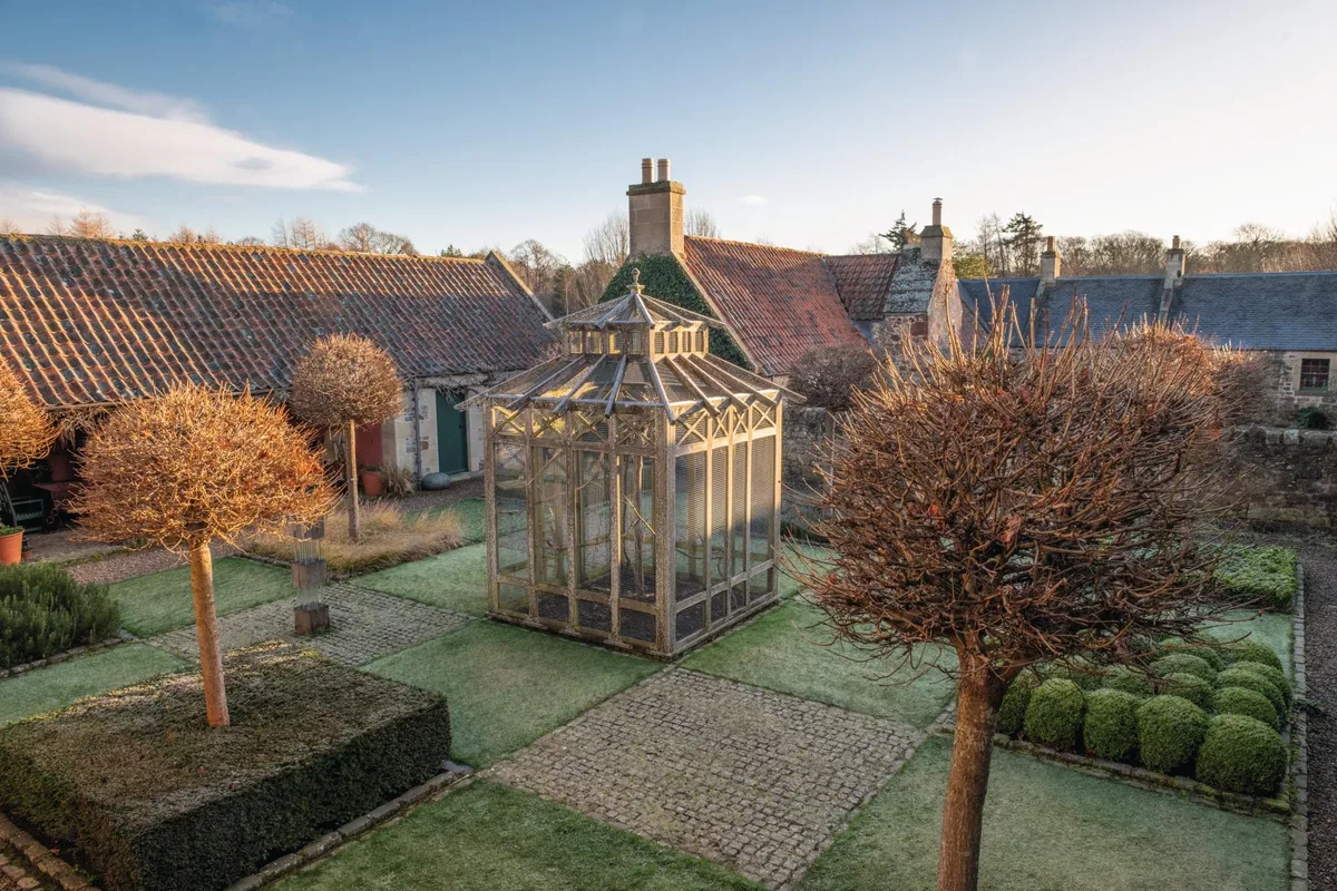 Broadwoodside garden Scotland House and gardens