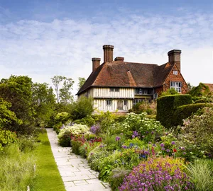 Great Dixter’s famous mixed Long Border is deeply layered with shrubs and perennials, and dotted with bulbs and annuals to provide a long season of colour. Great Dixter’s famous mixed Long Border is deeply layered with shrubs and perennials, and dotted with bulbs and annuals to provide a long season of colour.