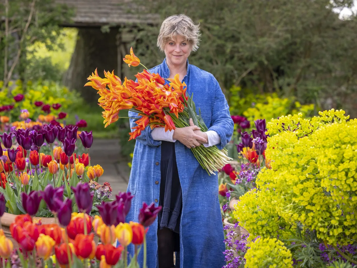 Sarah Raven Sarah Raven carrying a bunch of Tulip 'Ballerina'.