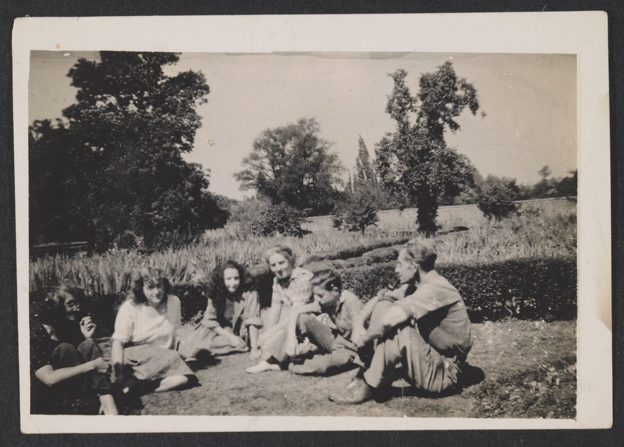 Cedric Morris and students at Benton End