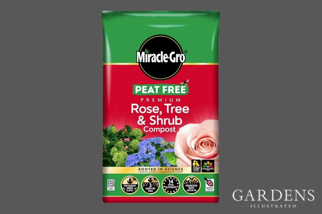 Miracle-Gro PEAT FREE Premium Rose, Tree & Shrub Compost on a grey background