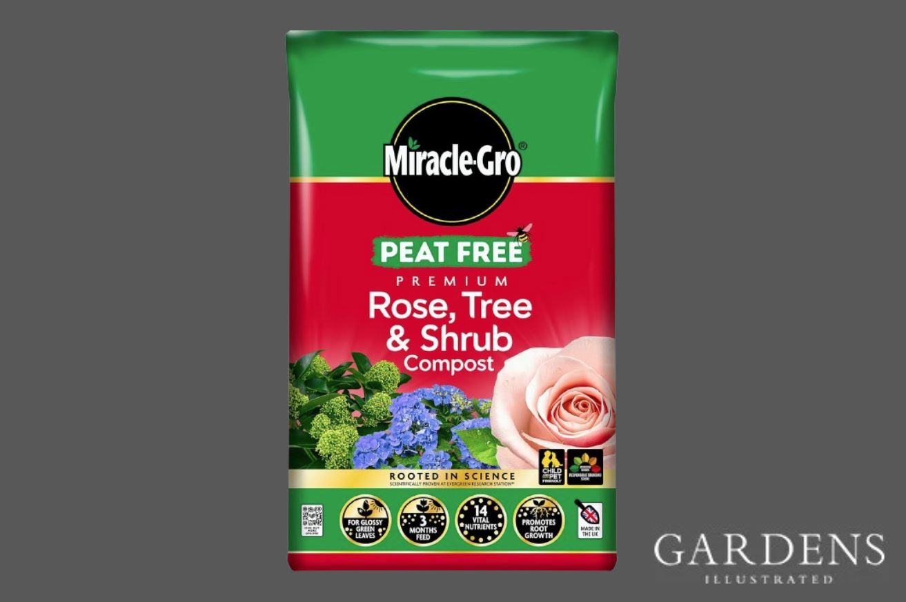 Miracle-Gro PEAT FREE Premium Rose, Tree & Shrub Compost on a grey background