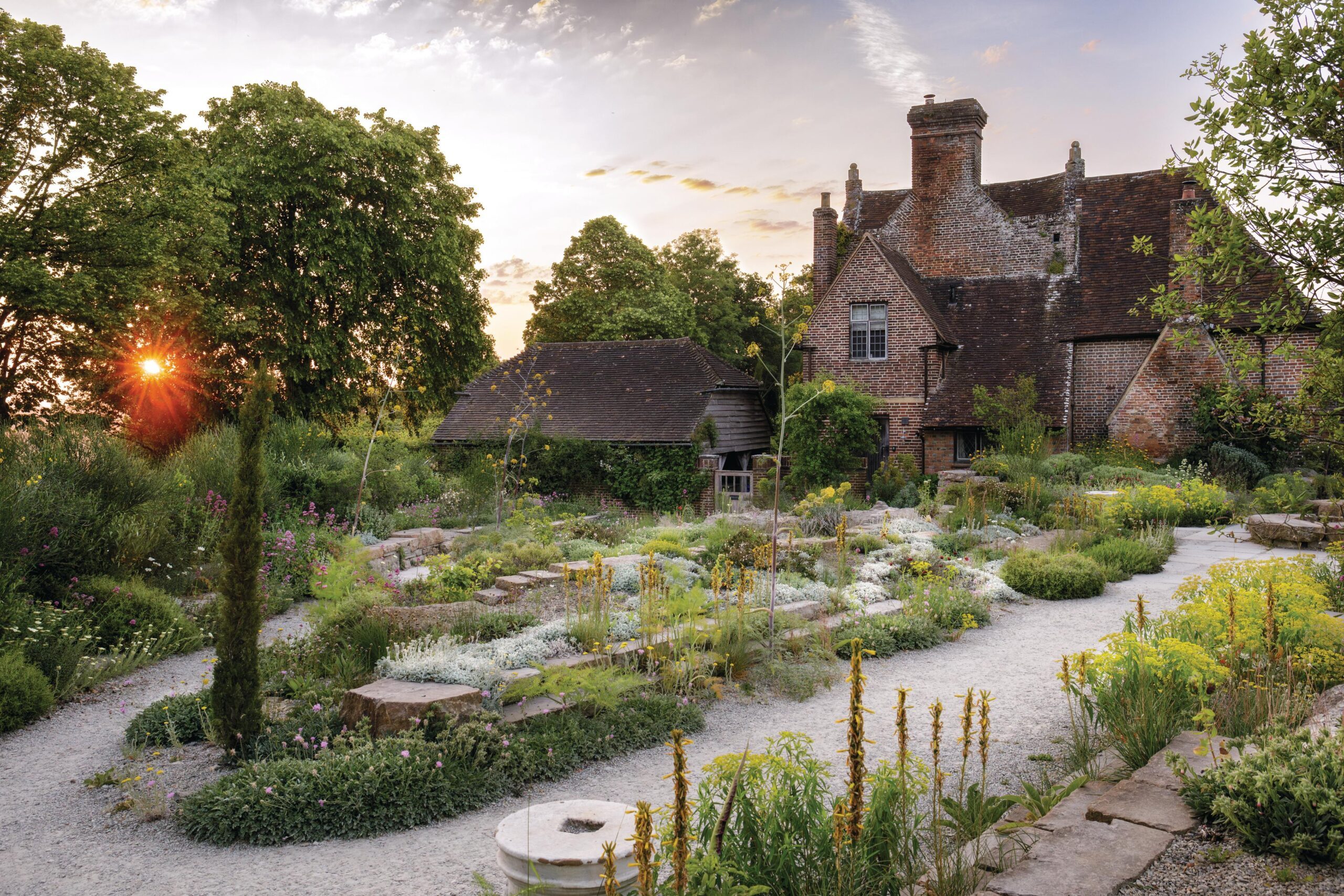 Dan Pearson’s design for the Delos garden brings to life Vita and Harold’s vision of ancient ruins, softened by aromatic Mediterranean plants. Ferula communis towers over the understorey planting of various euphorbias, including E. rigida and E. ceratocarpa, while Asphodeline lutea colonises the little stone terraces, smothered at their feet with a pale-pink Centaurea and the grey foliage of Achillea crithmifolia.
