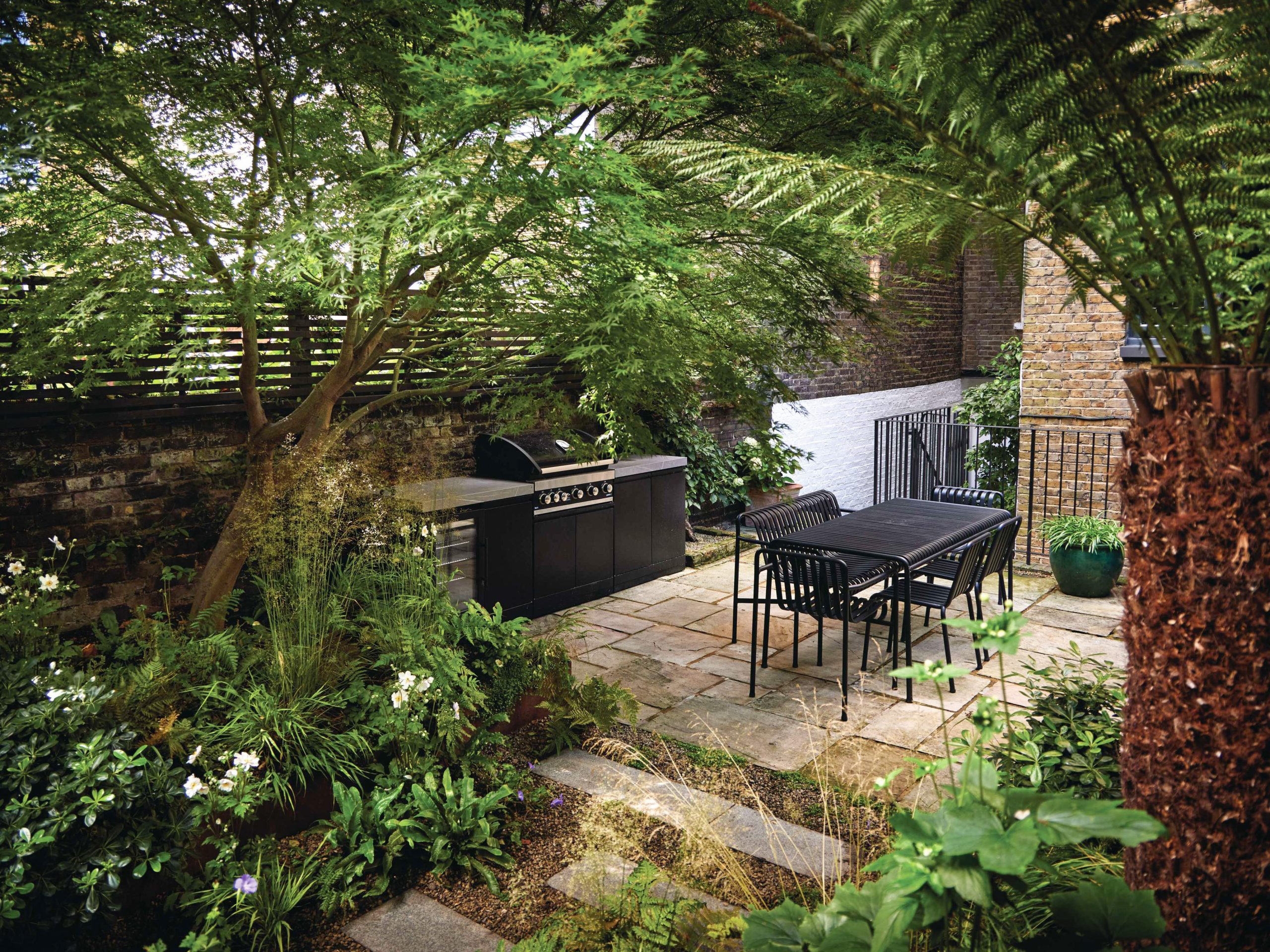 Courtyard garden with dining table and chairs