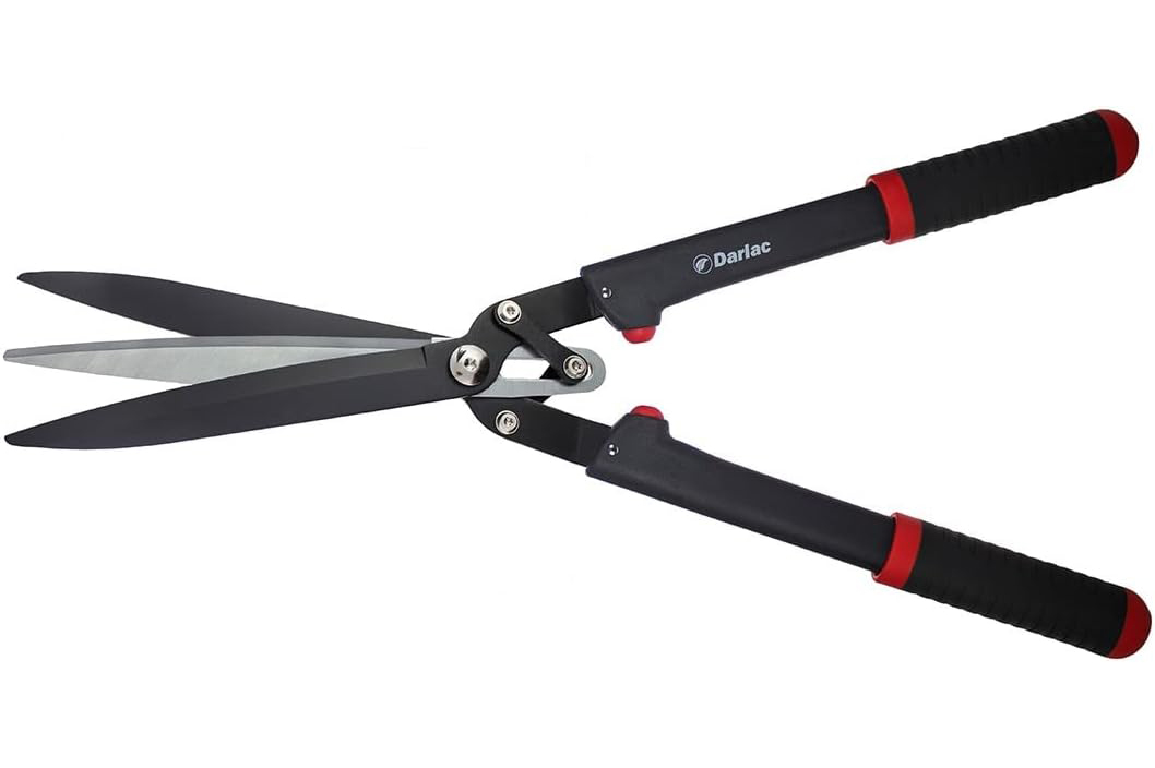 Darlac tri blade shears on a white background