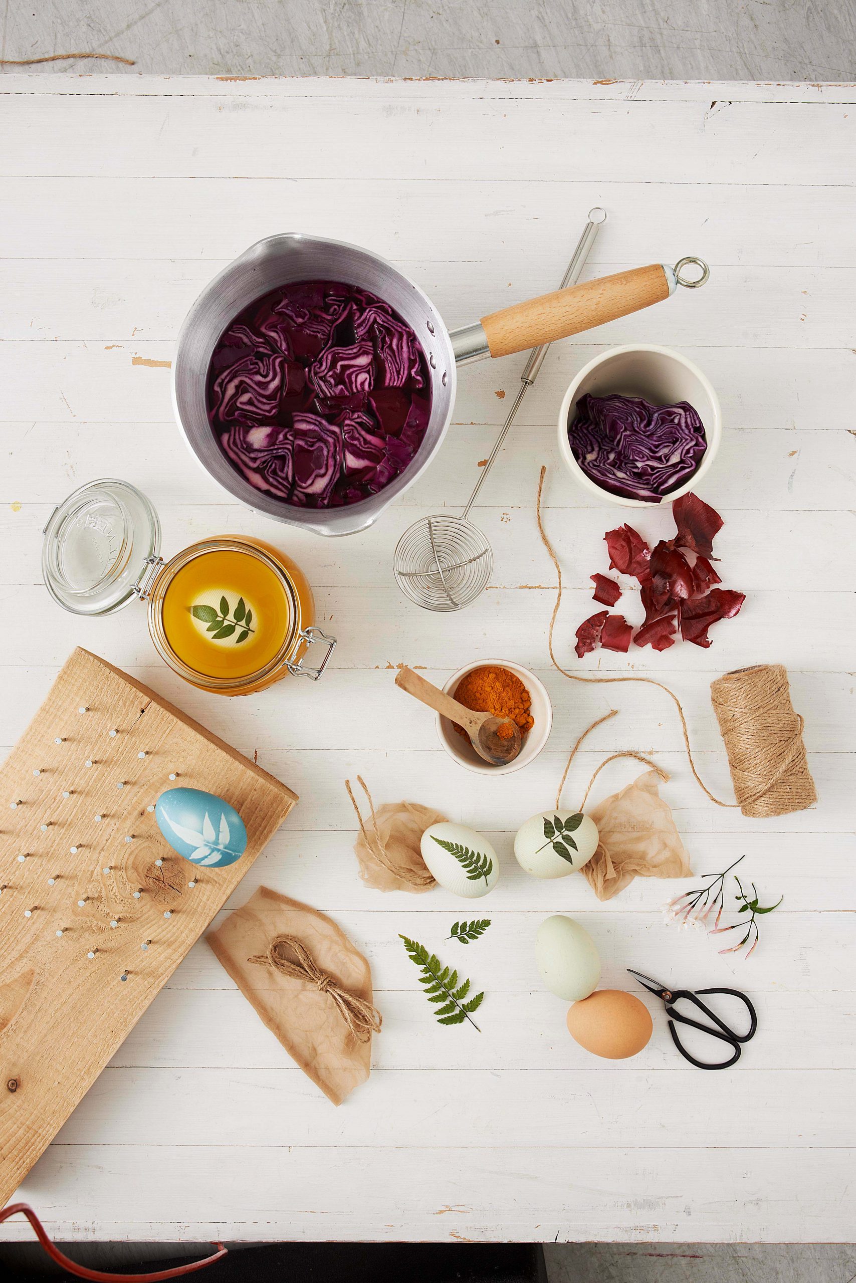 The tools you need to make botanical eggs for Easter