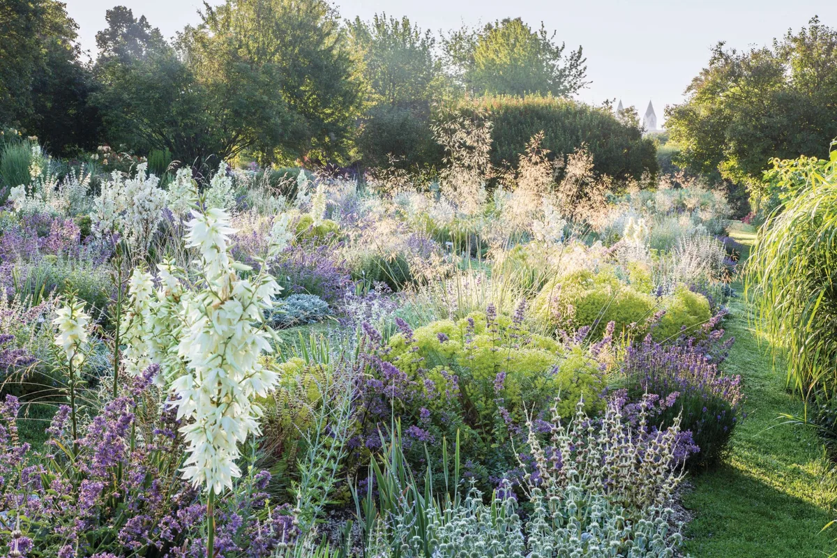 Low-maintenance plantings, designed to work together ecologically are a key aspect of trial garden Sichtungsgarten Weihenstephan in Freising, Germany, which is one of 27 gardens featured in The Botanic Garden by Ambra Edwards, Sichtungsgarten Weihenstephan in Freising