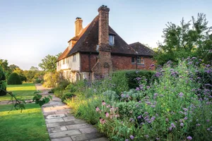 3097729_preview House and cottage garden