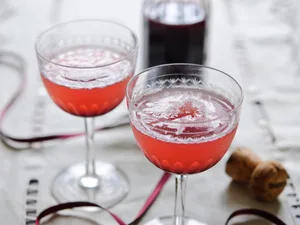 Champagne cocktails with mulled sloe Champagne cocktails with mulled sloe