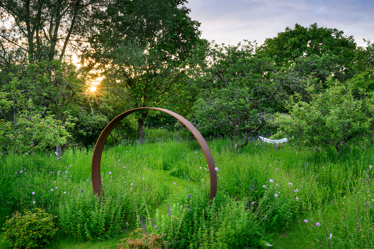 A circular sculpture is the perfect understated choice for this modern cottage garden in Oxfordshire