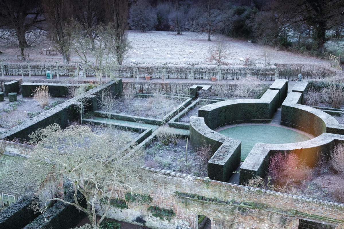 Sissinghurst garden winter