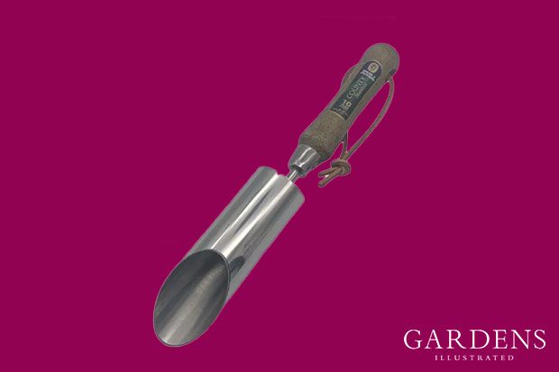 Spear & Jackson bulb planter on a pink background