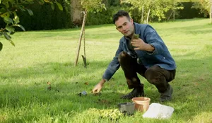 How to plant bulbs with Troy Scott Smith How to plant bulbs with Troy Scott Smith