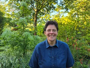 Sheila Das Sheila Das in a garden