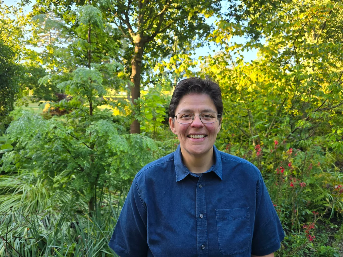 Sheila Das Sheila Das in a garden